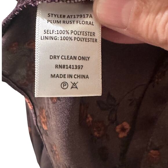ASTR The Label Twist Front Floral Satin Keyhole Balloon Sleeve Top Plum, 
XL - Picture 5 of 9